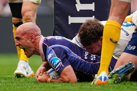Maxime Lucu scores the first of Bordeaux’s five tries.