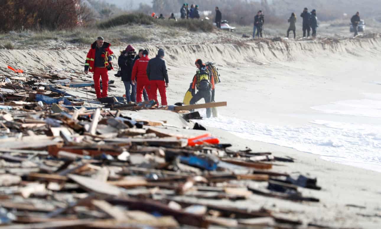 La corte italiana condena a traficante de personas por el naufragio que mató al menos a 94 migrantes | Italia