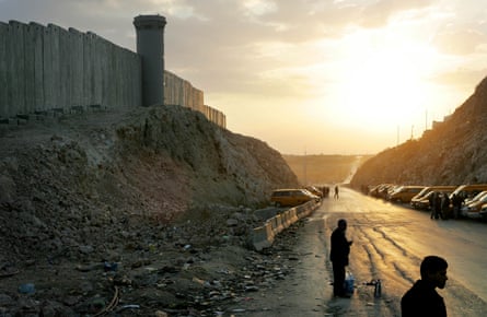Parte del muro di separazione di Israele vicino a Ramallah nel 2005.