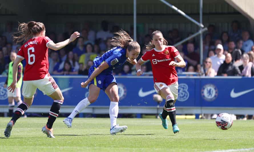 Chelsea pip Arsenal to WSL title on dramatic final day – live reaction! | Women's Super League 7 Guro Reiten finishes off a wonderful team move for Chelsea. Is that the title?