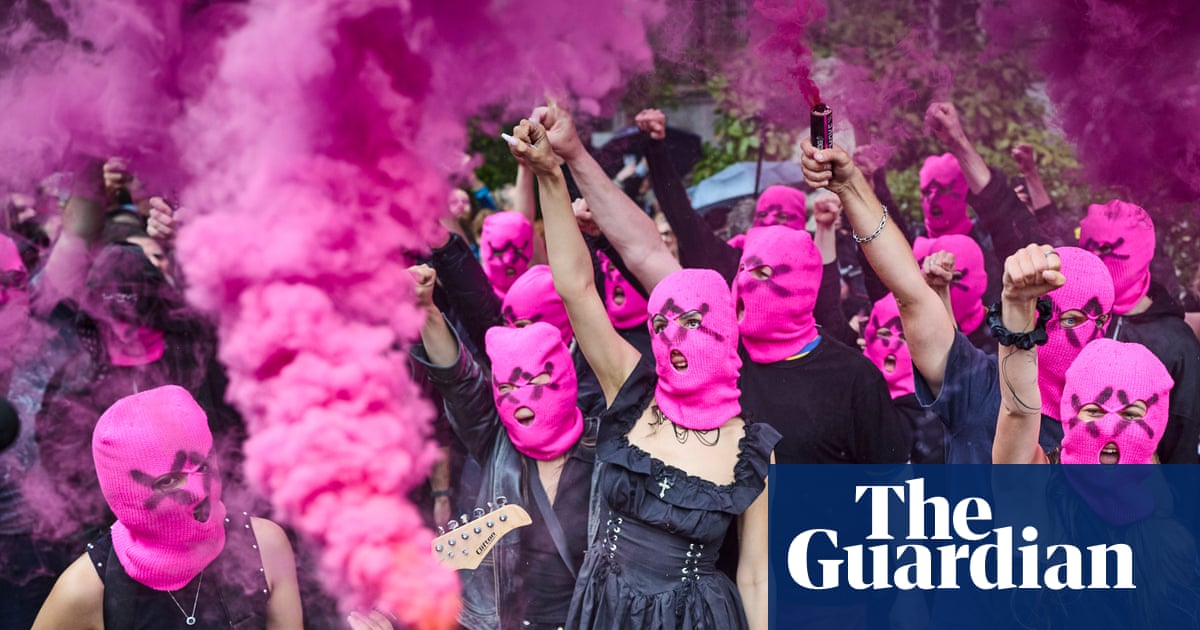 Pussy Riot protest at Venice Biennale forces Russian pavilion to briefly close