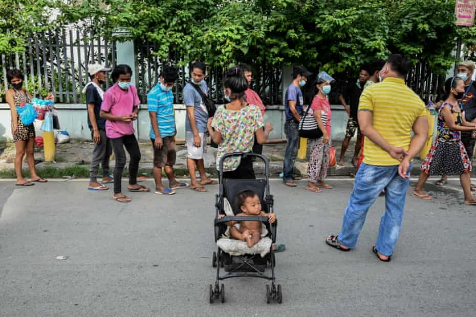 Children, pregnant women, elderly people and those with disabilities are prioritised in the distribution lanes. Troublemakers are pushed back in line or denied a donation pack for that day