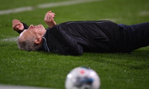Christian Streich goes for a lie down.
