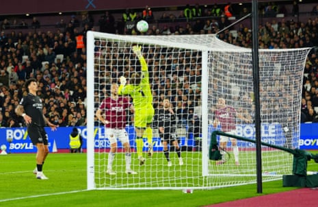 Bernardo Silva of Manchester City scores the opening goal.