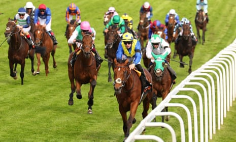 Desert Crown on the way to victory in the 2022 Derby