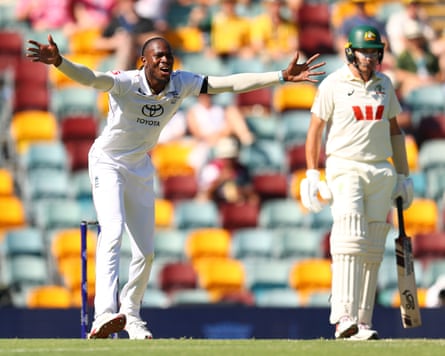 Jofra Archer appeals unsuccessfully for the wicket of Scott Boland