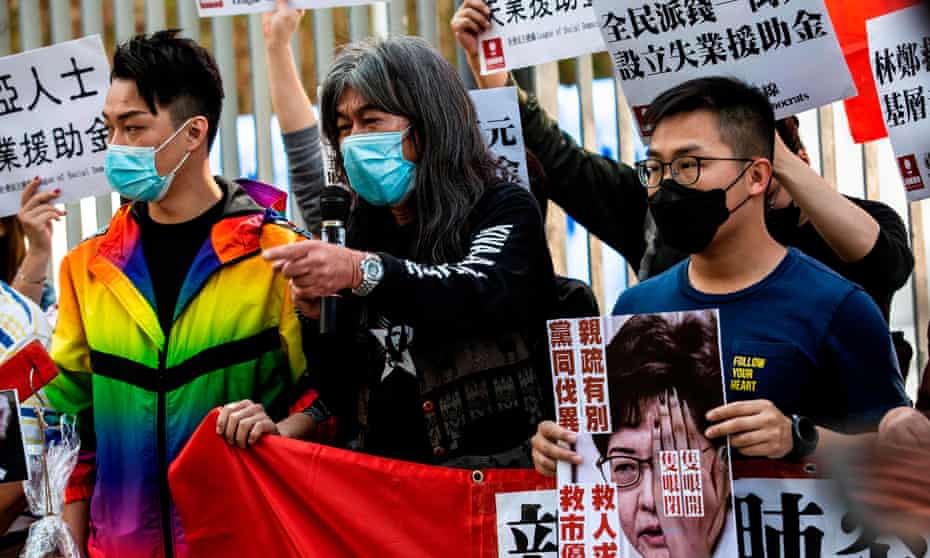 Hong Kong protesters wearing face masks