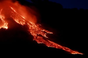 The eruption generated about six lava flows that poured into the Valley of the Ox, one of the volcano’s many live craters