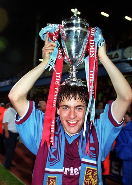 Joe Cole holds aloft the FA Youth Cup after West Ham’s victory against Coventry in 1999.