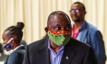 Cyril Ramaphosa in a colourful facemask