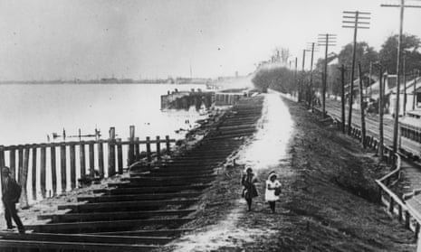 A Mississippi river levee, Louisiana, in 1927.