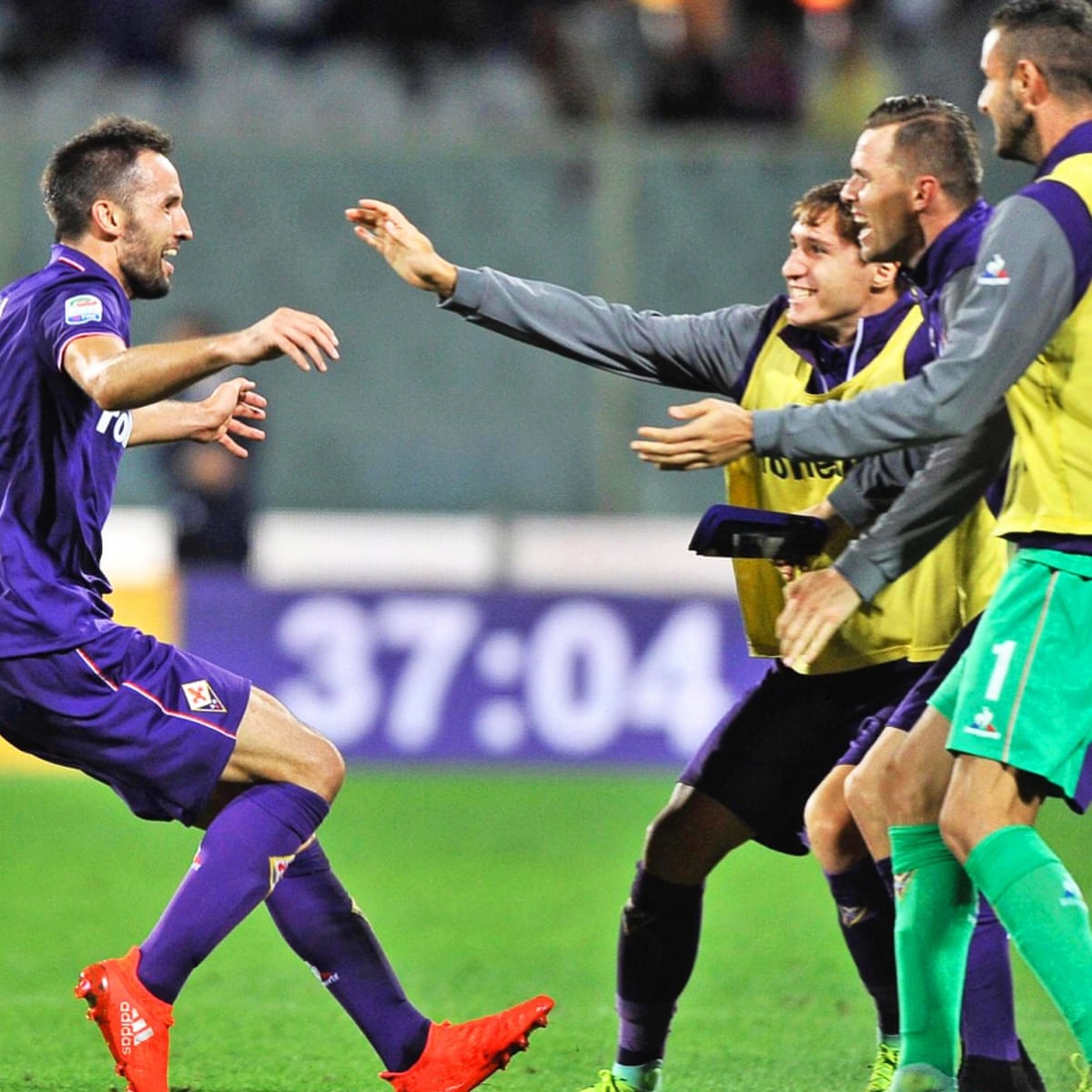 Football Transfer Rumours Fiorentina S Milan Badelj To Tottenham Hotspur Football The Guardian