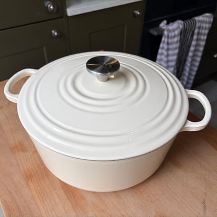Habitat 5.3l cast-iron casserole dish in white/cream.