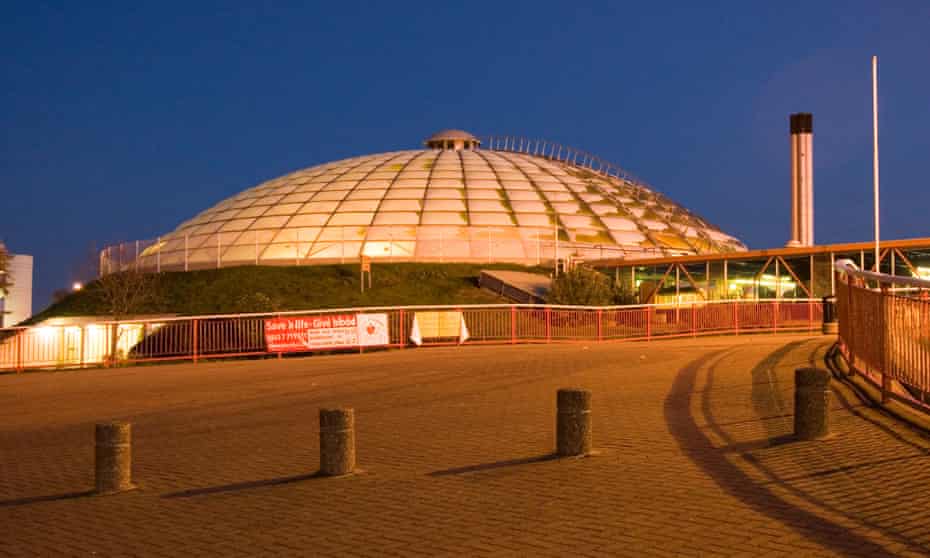 The Oasis sports and leisure centre in Swindon is of ‘national architectural significance’, says the Twentieth Century Society.