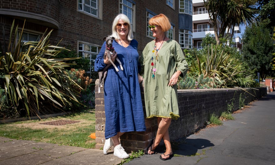 Jane Regan, à gauche, et Deborah Tilly.