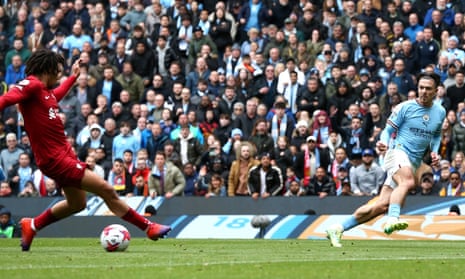 Jack Grealish (right) of Manchester City sets up the equalising goal for his team with a cross.