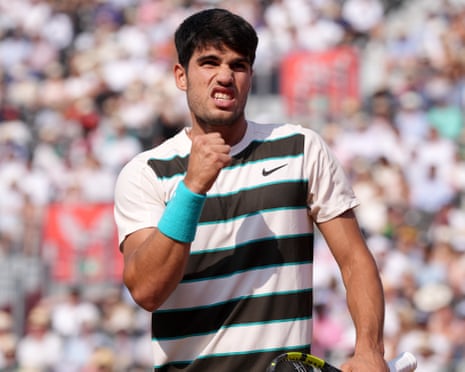 Carlos Alcaraz beats the heat in epic comeback against Munar at Queen's Club | Tennis | The Guardian
