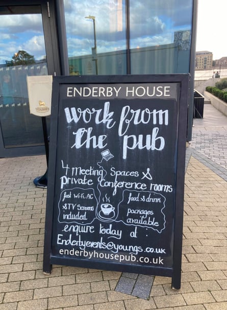 Enderby House travaille depuis l'enseigne du pub