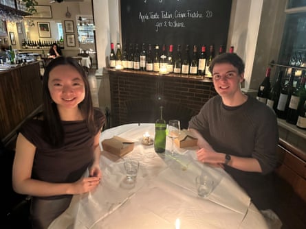 Adam dan Tina di kencan mereka