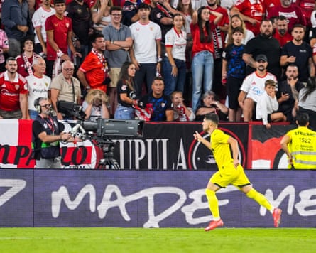 Manor Solomon celebrates his late winner for Villarreal away to Sevilla.