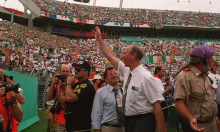 Jack Charlton waves to the fans at at the 1994 World Cup.