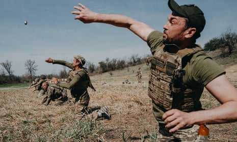 Ukrainian soldiers training in Lyman.