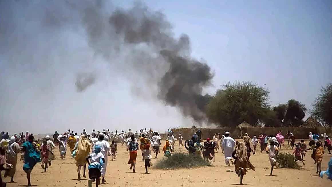 Hundreds of thousands of people are thought to have fled the attack on Zamzam.