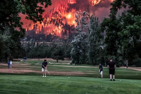 Golfers in Washington play on while a wildfire rages just a short distance away