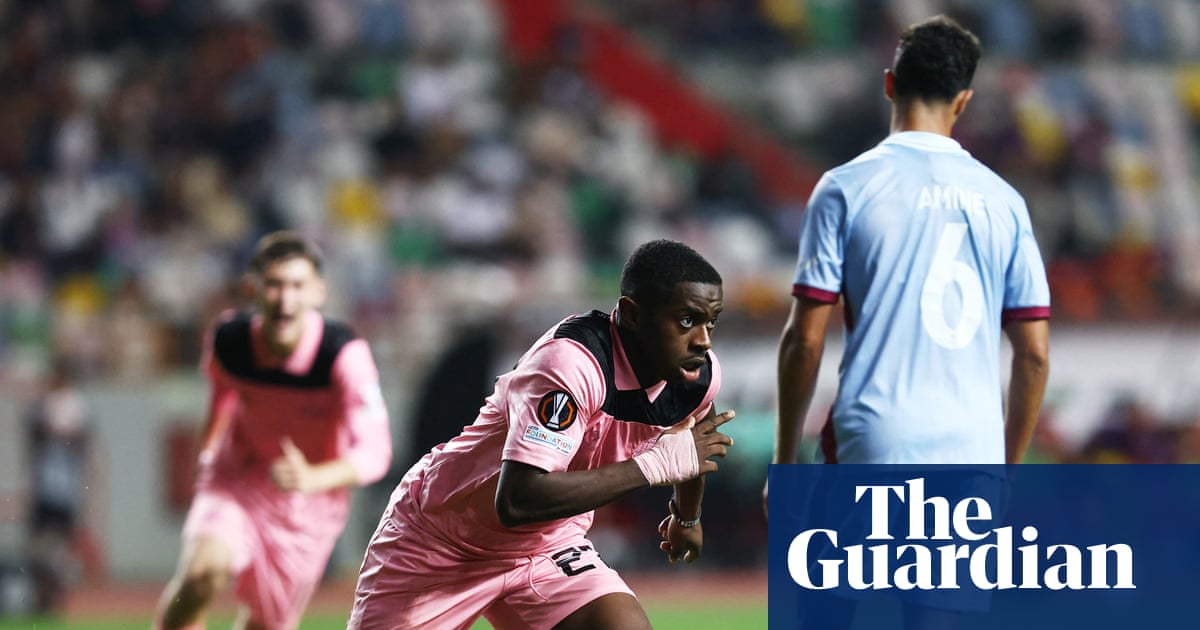 Noah Sadiki stunner earns Sunderland dramatic late win against Torreense