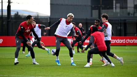 Hugo Ekitiké and his Liverpool teammates during a training session on Thursday