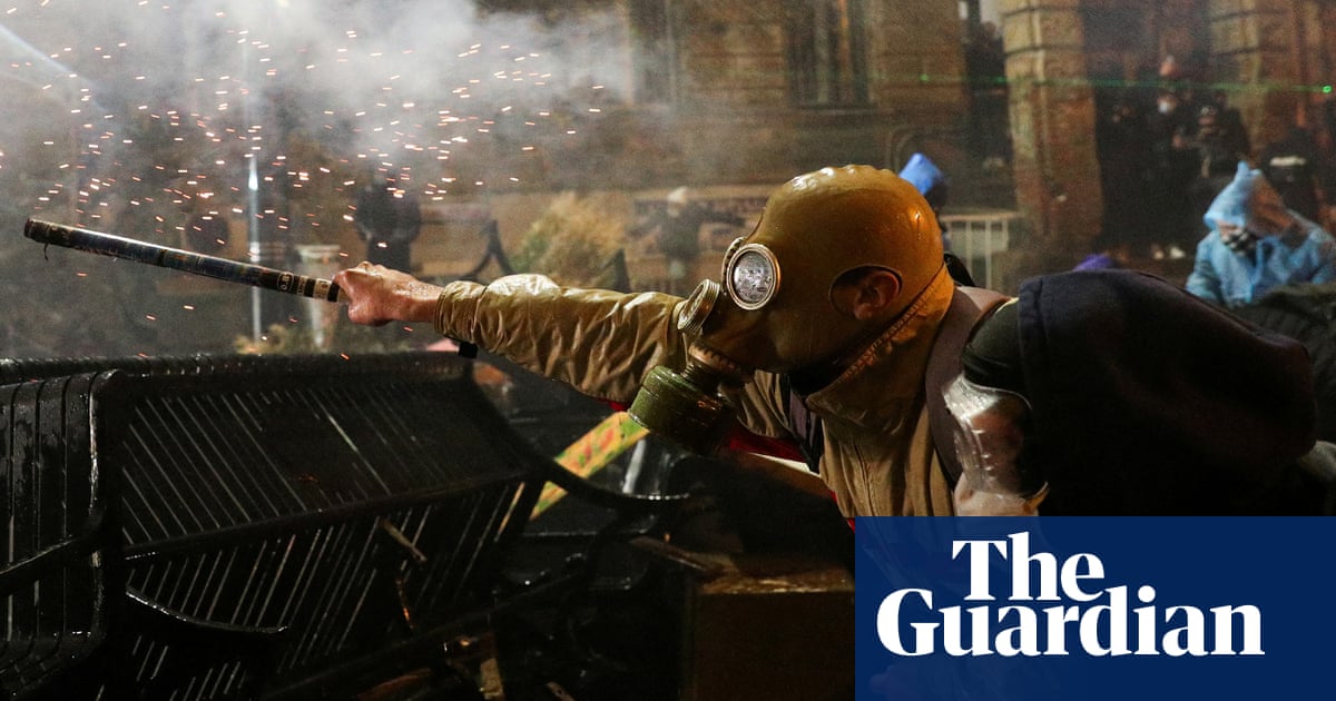 Police disperse crowds with force in third straight day of protests in Georgia - video