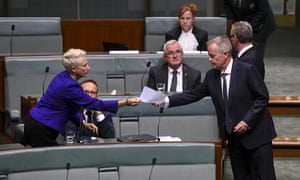 Crossbench MP Kerryn Phelps passes a piece of paper over to Australian Opposition Leader Bill Shorten