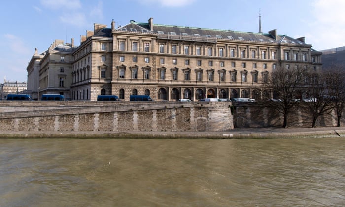 Attached to the Palais de Justice, the building was home to the Paris police force from 1913, when officers chased criminals on horses or bicycles, until 2017, when it moved to more modern buildings. ile ilgili gÃÂ¶rsel sonucu