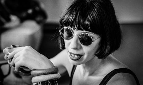 Magenta Devine was the embodiment of cool, with her sunglasses and bright red lipstick, and her encounters with the stars were always turned into well-prepared pieces of journalism.