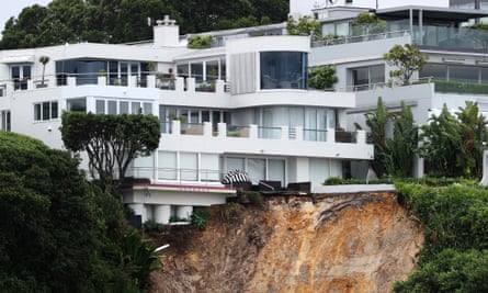 A large landslide caused by flooding on the slopes below Parnell in Auckland made homes unsafe
