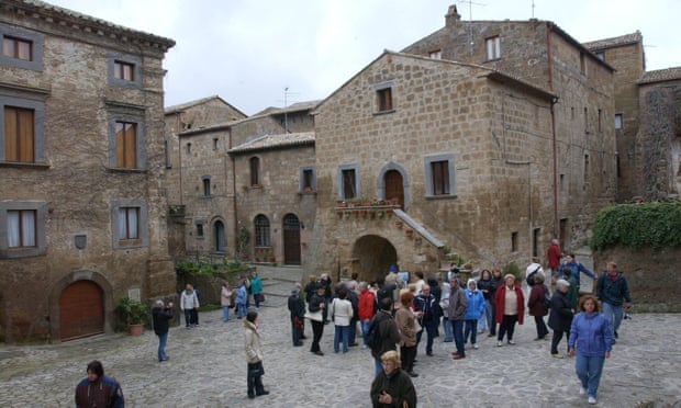 Tourists in Civita di Bagnoregio