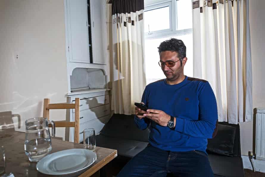 Ahive buy his mobile phone credit firest each month