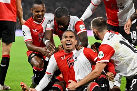Calvin Stengs celebrates his goal
