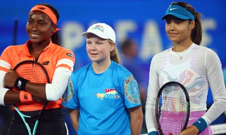Coco Gauff (left) and Emma Raducanu pose alongside a ballkid for a picture before their second round match.