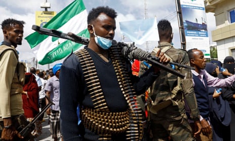 A Somali police officers stands guard during a march against the Ethiopia-Somaliland port deal.