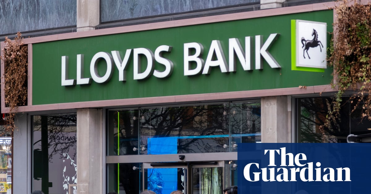 Lloyds to warn 3,000 staff they face sack for underperformance'