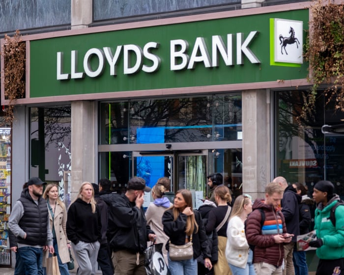 Lloyds to warn 3,000 staff they face sack for ‘underperformance’