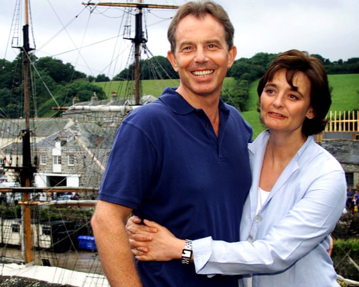 Tony and Cherie Blair advised in 2003 to pay back designer clothing discounts