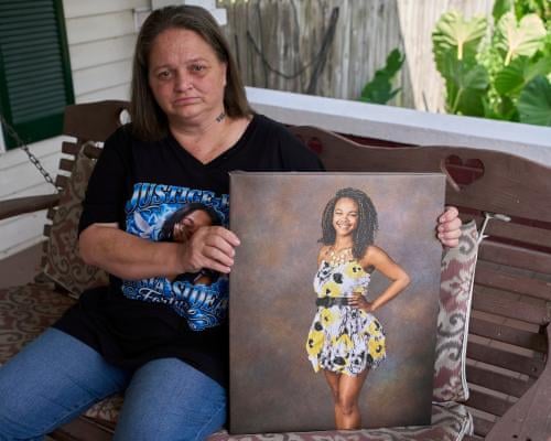 Mississippi Woman HangingChristy Spivey poses with a portrait of her late daughter Tasia Fortune, Tuesday, Sept. 8, 2026, in Marion, Ky. (AP Photo/George Walker IV)