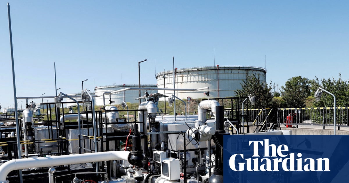 Ukraine war briefing: row between Kyiv and Hungary over pipeline carrying Russian oil deepens