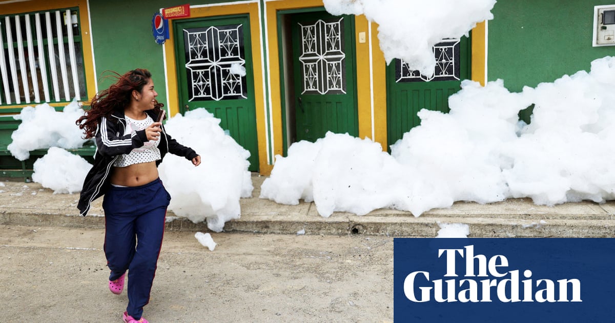 ‘The smell is terrible’: toxic foam clouds float through streets of Bogotá suburb