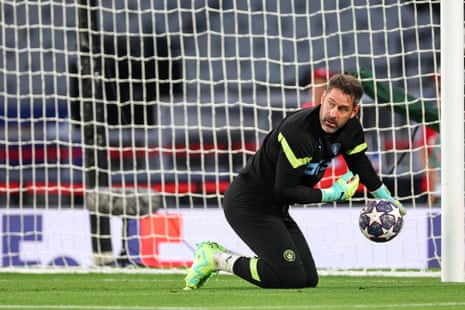 Scott Carson trains at the Ataturk Stadium yesterday.