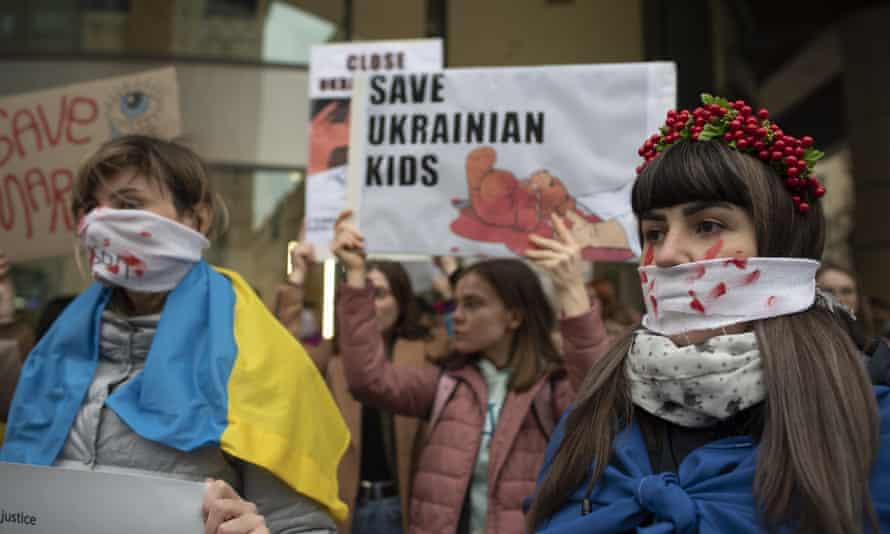 Russia-Ukraine war: 120,000 civilians blocked from leaving besieged city of Mariupol, says Zelenskiy – live 2 Protesters at a ‘save the children’ rally in Warsaw.
