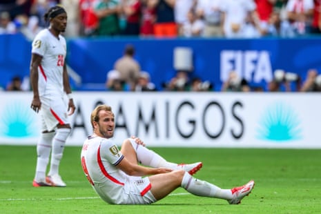 No foul on Harry Kane , says referee Clément Turpin.