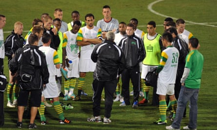 Ricky Hill talks to his Tampa Bay Rowdies players 